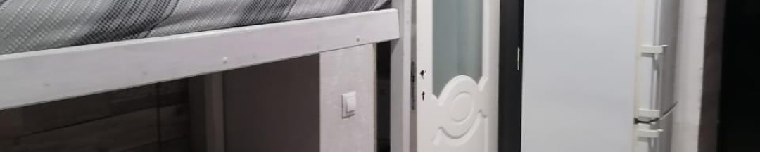 Кровать в 8-местном общем номере в Жара