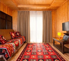 Трехкомнатный улучшенный стандарт с видом на горы | без балкона | 2 этаж в Hayat Haus