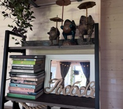 Двухместный семейный коттедж с видом на окрестности двуспальная кровать в Fraubu.camp