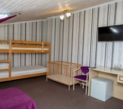 Семейный мансардный номер с двухярусной кроватью в Galla