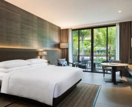 Четырёхместный номер Deluxe с балконом двуспальная кровать в Phuket Marriott Resort And Spa, Nai Yang Beach