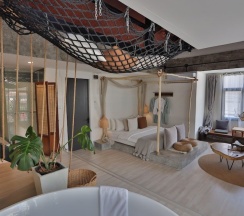 Одноместные апартаменты с 2 комнатами двуспальная кровать в YOLO Bangkok Boutique Hotel