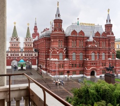 Номер люкс посольский с 1 двуспальной кроватью в Four Seasons Hotel Moscow
