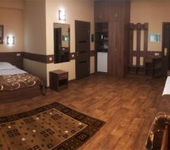 Номер "Делюкс" с двуспальной и односпальной кроватями - новый корпус в Ока