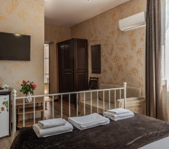 Номер стандарт с 1 двуспальной кроватью в Изумруд