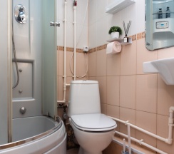 Двухместная комната с 2 односпальными кроватями и общей ванной комнатой в МК Мокко