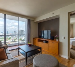 Двухместный номер Grand Deluxe c 1 комнатой с балконом (двуспальная кровать) в Chatrium Sathon Bangkok