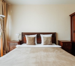 Люкс с 2 комнатами с красивым видом из окна в Дом Москвы