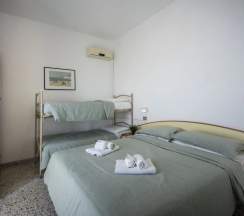 Номер Standard с балконом в Hotel Mamy