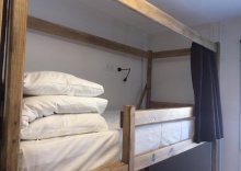 Кровать в 8-местном общем женском номере (удобства на этаже) в Hostel 65