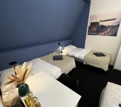 Кровать в 3-местном общем мужском номере в Прусс