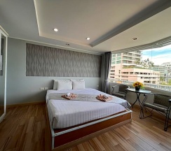 Номер Deluxe в The Beach Front Resort Pattaya - SHA Plus