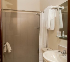 Четырёхместный номер Standard с 2 комнатами с видом на город в Antika Amman Hotel