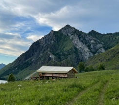 Шатер в Точка в горах Алтая
