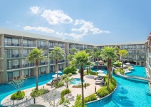 Двухместный номер Deluxe с видом на бассейн двуспальная кровать в Le Meridien Khao Lak Resort & Spa