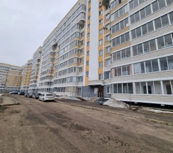 Апартаменты с балконом и с красивым видом из окна в Апартаменты Бульвар Комсомольский 32