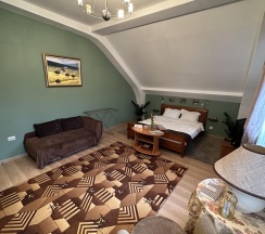 Комната стандарт (мансарда) в Ksanta's House (Ксанта Хаус)