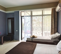 Трёхместный комфорт с общей террасой  в Уральские самоцветы