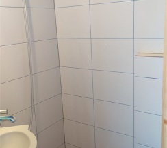 Номер с двуспальной и односпальной кроватями в Угребись
