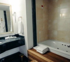 Люкс Presidential в Dedeman Oskemen Hotel