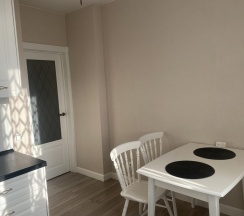 4-местные 1-комнатные апартаменты люкс с 1 двуспальной кроватью в AntoninaApartments (АнтонинаАпартментс) на улице Крылова