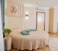 Двухместный номер Wedding Deluxe двуспальная кровать в Гранд-Отель Восток