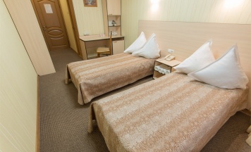 Кровать в общем номере (2 односпальные кровати) в Черный мыс