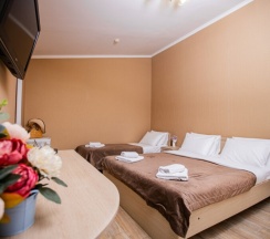 Комфорт 4-местный с двуспальной и односпальной кроватями с террасой в Джульетта