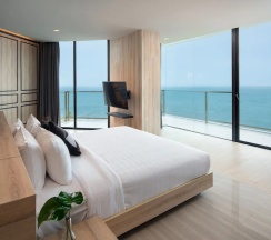 Люкс с 2 комнатами oceanfront в Tsix5 Phenomenal Hotel Pattaya