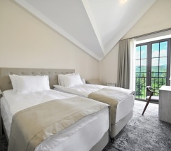 Номер Standard с красивым видом из окна в Отель Stonehenge hotel & restaurant