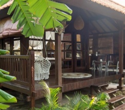 Семейное бунгало с красивым видом из окна в Exclusive Bali Bungalows