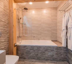 Номер первой категории Люкс в Dragon Spa 16+