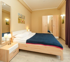 Двухместный номер с кроватью размера "king-size" с видом на сад в Саяны