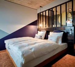 Двухместный номер Medium двуспальная кровать в 25hours Hotel Das Tour