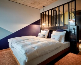 Двухместный номер Sky Medium двуспальная кровать в 25hours Hotel Das Tour