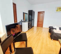 №1 две односпальные кровати или двуспальная кровать с видом на море в Elit house
