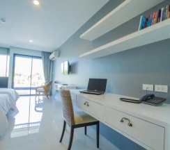 Двухместная студия Deluxe с видом на бассейн 2 отдельные кровати в Baba House Phuket Hotel