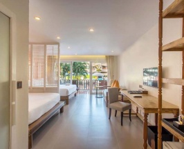 Четырёхместный номер Pool Access Grand Deluxe с видом на бассейн в Arinara Beach Resort Phuket