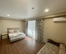 Шестиместный семейный люкс с балконом и с красивым видом из окна в Elegant hotel resort