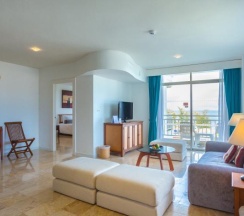 Residence c 1 комнатой с видом на океан в Waterfront Suites Phuket by Centara