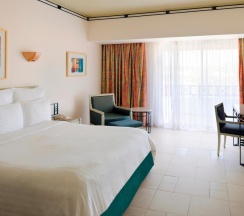 Двухместный номер Standard с видом на бассейн двуспальная кровать в Naama Bay Promenade Beach Resort by Accor