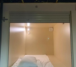 Кровать в 12-местном общем номере (без окна) в Соты
