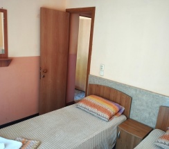 2-комнатный номер комфорт с 2 односпальными и 1 двуспальной кроватью в Пальма