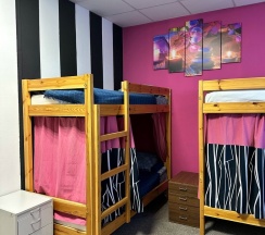 Кровать в общем 6-местном номере для женщин в В Питере жить