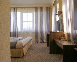 Двухместный номер Стандарт  (корпус А) с видом на море двуспальная кровать в Напра