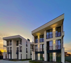 Улучшенная трёхместная комната в Deus