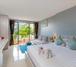 Двухместный номер Deluxe с балконом двуспальная кровать в Club Bamboo Boutique Patong Beach Resort