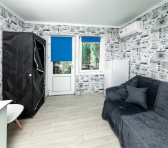 Четырехместный Стандартный номер с Балконом в гостевом доме SV на 3 этаже в Милка