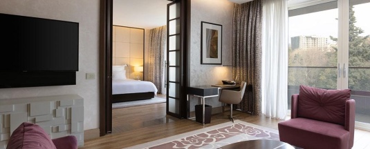 Двухкомнатный люкс с видом на парк в Swissotel Resort Сочи Камелия