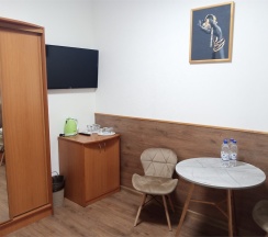 Двухкомнатный двухместный номер с двумя дополнительными местами с кондиционером в Колыба